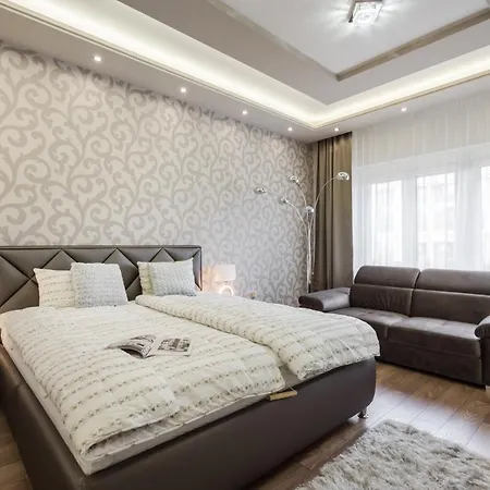 Bpr Ethereal Panoramic With A/c & Balcony Apartment *