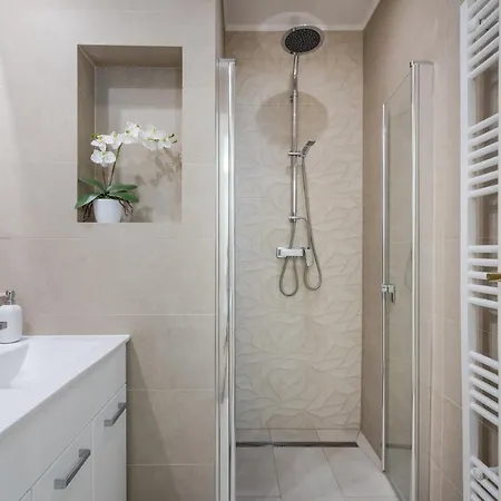 Bpr Ethereal Panoramic With A/c & Balcony Apartment *