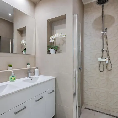 Bpr Ethereal Panoramic With A/c & Balcony Lägenhet *