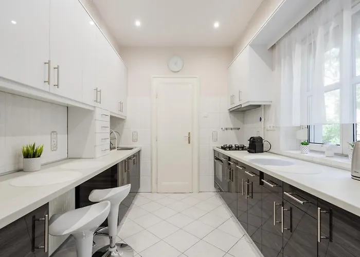 Bpr Ethereal Panoramic With A/c & Balcony *