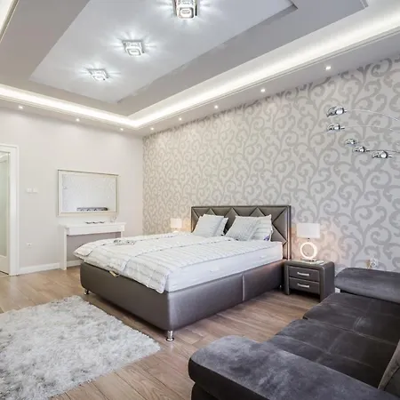 Bpr Ethereal Panoramic With A/c & Balcony Budapest