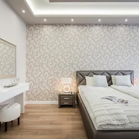 Bpr Ethereal Panoramic With A/c & Balcony