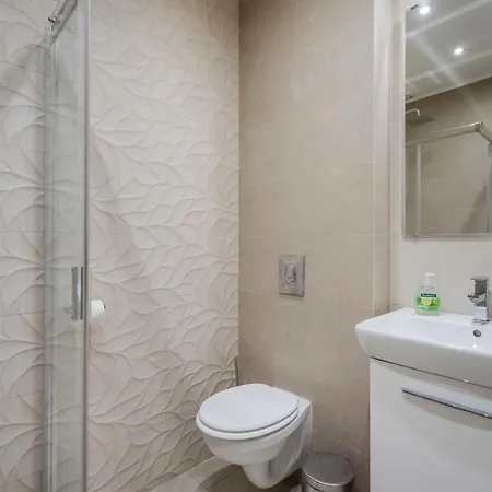 Bpr Ethereal Panoramic With A/c & Balcony * Budapest