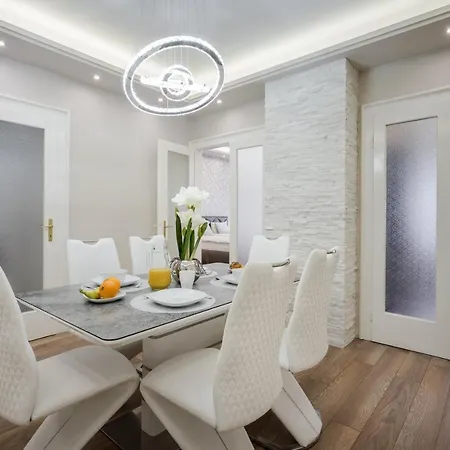 Bpr Ethereal Panoramic With A/c & Balcony Appartamento Budapest