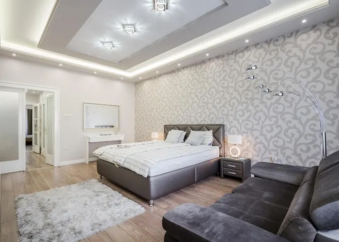 Bpr Ethereal Panoramic With A/c & Balcony Budapest